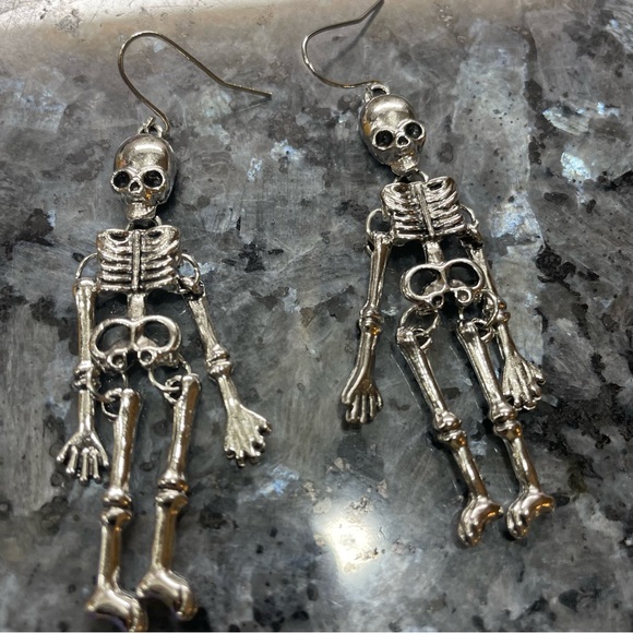 2/$29 or 3/$39 NWOT Halloween silver tone dangling skeleton earrings - Picture 7 of 8